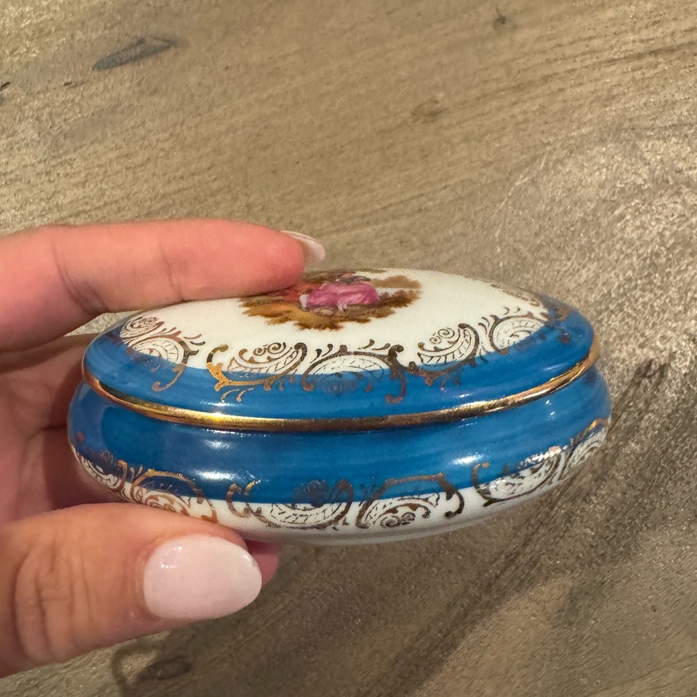 Limoges France oval vintage trinket box - Picture 2 of 10